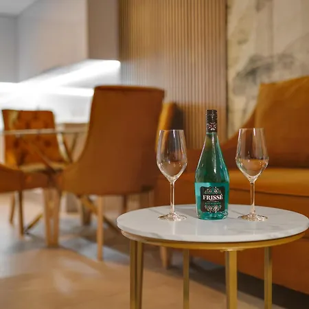 Kate - Vista Al Mar - Sunset Cliffs *